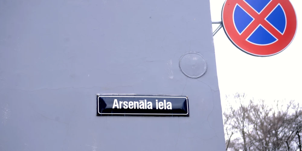 Rīgā uz noteiktu laiku vairāku ielu posmos ievieš autotransporta stāvēšanas aizliegumu.  