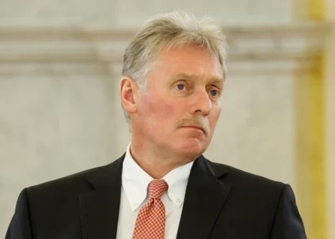 Kremļa pārstāvis Dmitrijs Peskovs apgalvoja, ka Volodimirs Zelenskis it kā nav piedāvājis skaidru iniciatīvu.