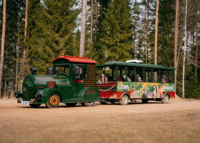Lieldienās Cēsīs atklās ilgi gaidīto "Rakši Zoo" vilcieniņu. Pirmie braucieni būs bez maksas!