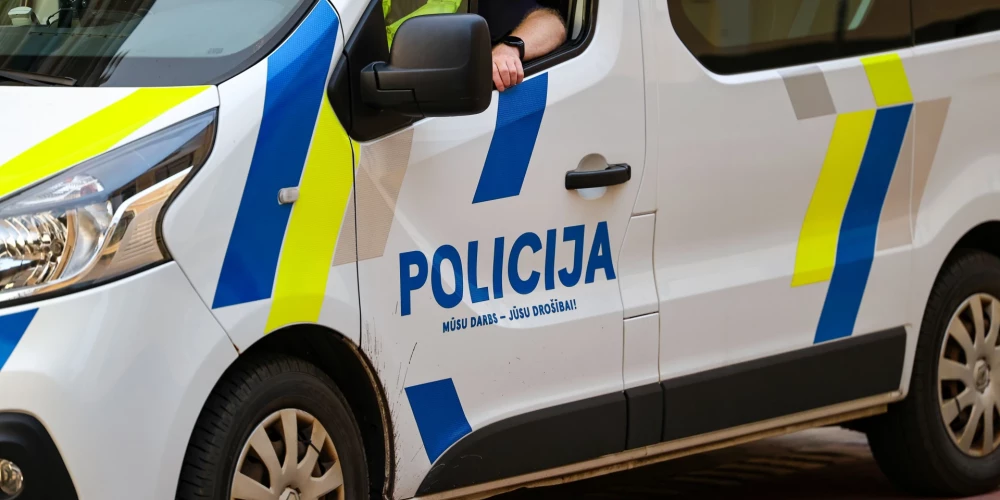Valsts policijas amatpersonas, operatīvi reaģējot uz šo nepatieso informāciju, identificēja iespējamo vainīgo personu (foto: Shutterstock)