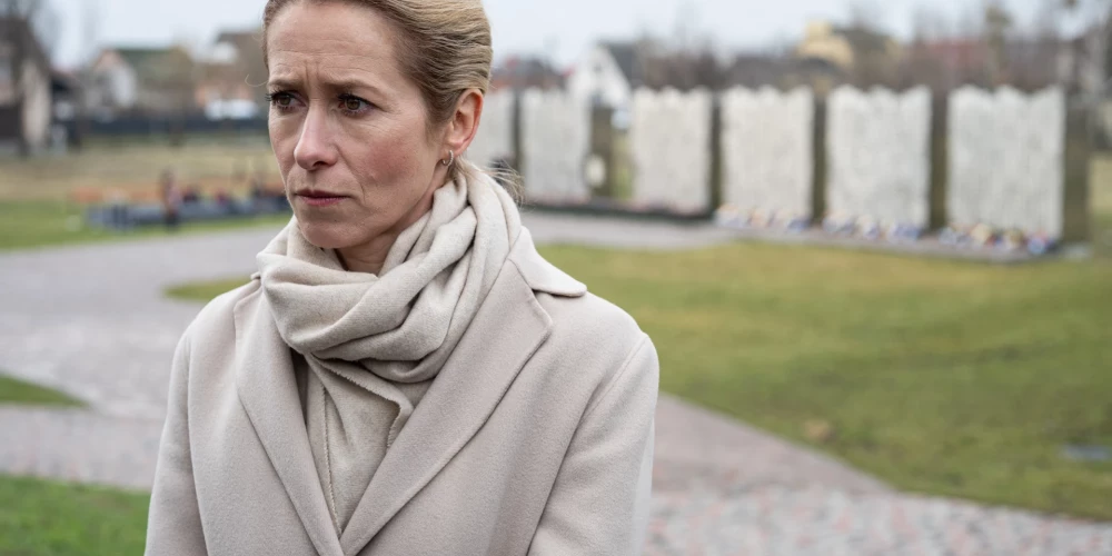 Eiropas Savienības (ES) augstākā ārlietu pārstāve Kaja Kallasa Kijivas piepilsētā Bučā, kas kļuva par simbolu krievu okupantu zvērībām Ukrainā