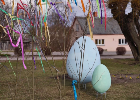 Lieldienās iespējams brāzmains vējš un nokrišņi.