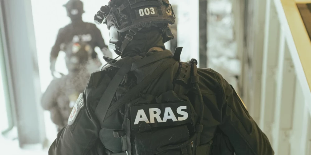 Vīrieti aizturēja Lietuvas pretterorisma vienība "Aras".