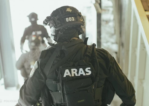 Vīrieti aizturēja Lietuvas pretterorisma vienība "Aras".