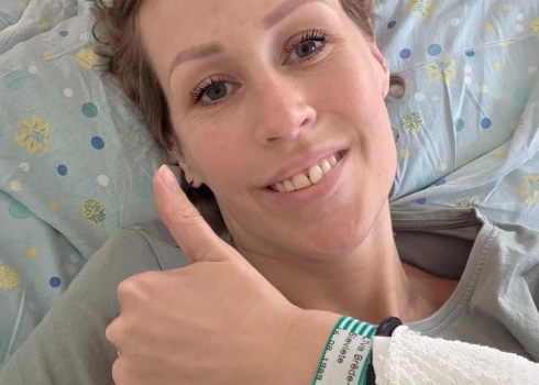 Līvai ir 36 gadi. Viņa ir mamma 4 un 6 gadus vecām meitiņām, kurām mamma ir visa pasaule - drošība, mīlestība un mājas sajūta.