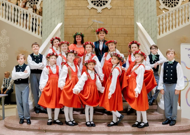 Bērnu vokāla studija “Knīpas un Knauķi” kopā ar populāriem māksliniekiem lielkoncertā svinēs 55 gadu jubileju 