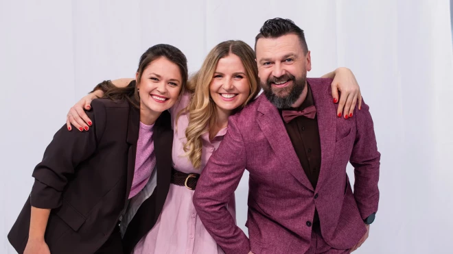 Līdzās Ancei Strazdai šovu turpina vadīt arī pieredzējušie kolēģi – Armands Simsons un Ligita Mieze, nodrošinot skatītājiem atpazīstamu, bet vienlaikus atsvaidzinātu raidījuma formātu.