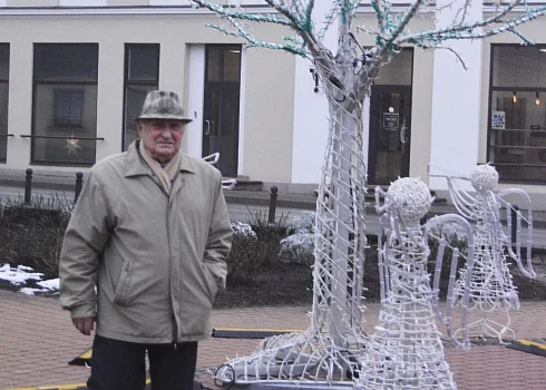 Jānis Pīgožnis ir pārliecināts, ka kustība ir dzīvība. Viņu ar kundzi Viktoriju bieži var sastapt staigājam pa Saldu.