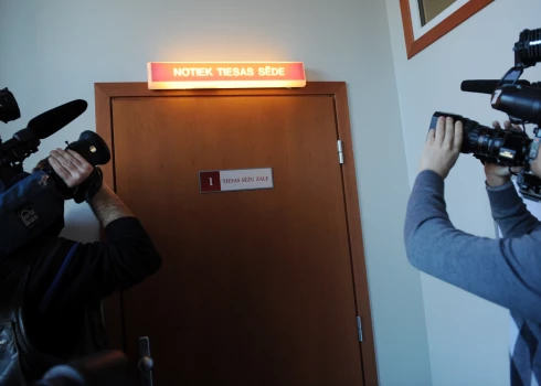 Rīgas apgabaltiesa atcēlusi apcietinājumu Aigaram Cerusam, savukārt Jorenam Liopam drošības līdzeklis atstāts negrozīts.