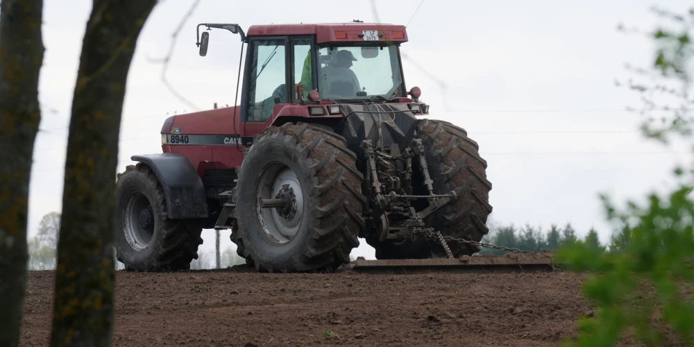 Krāpnieki piedāvā dažādu kategoriju traktortehnikas vadītāja apliecību izgatavošanu un piegādi.