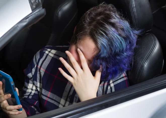 Pazušanas, pašnāvības, bēgšanas no mājām – kā pasargāt savas pusaudžu vecuma meitas