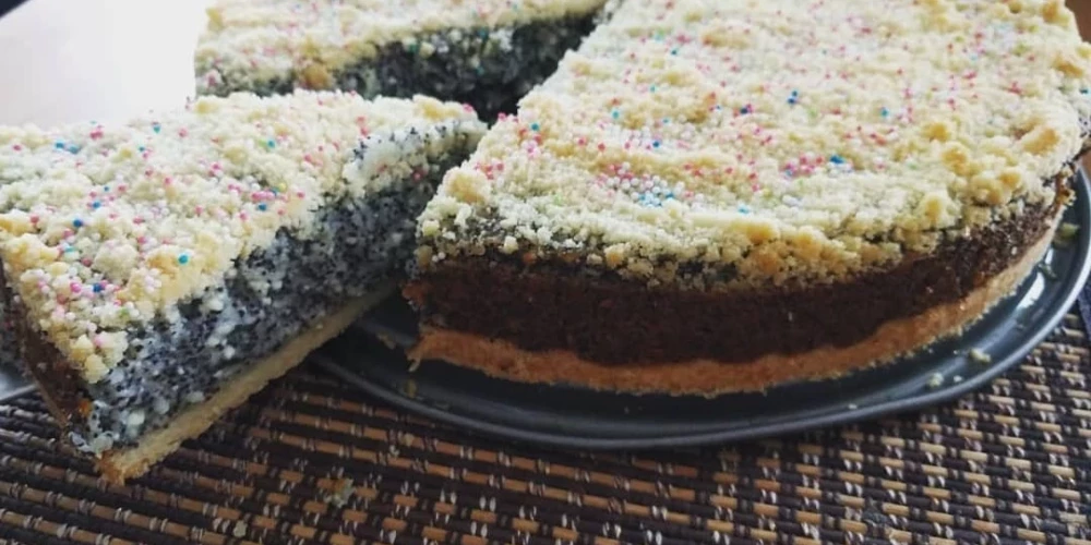 Magoņu biezpienrausis svētku galdam.