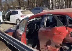 VIDEO: avārija uz Brīvības gatves pie Berģiem: iesaistītas četras automašīnas