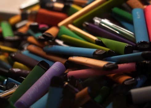 Saeima konceptuāli atbalsta e-cigarešu depozīta sistēmas ieviešanu. 