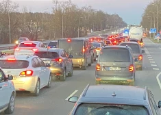 VIDEO: avārijas dēļ uz Brīvības gatves izveidojies pamatīgs sastrēgums