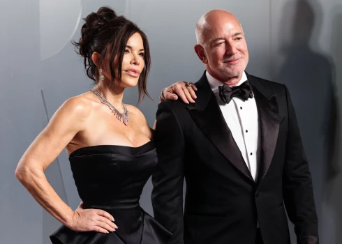 Lorēna Sančesa un Džefs Bezoss "Vanity Fair" rīkotajā "Oskaru" ballītē šā gada 15. martā.