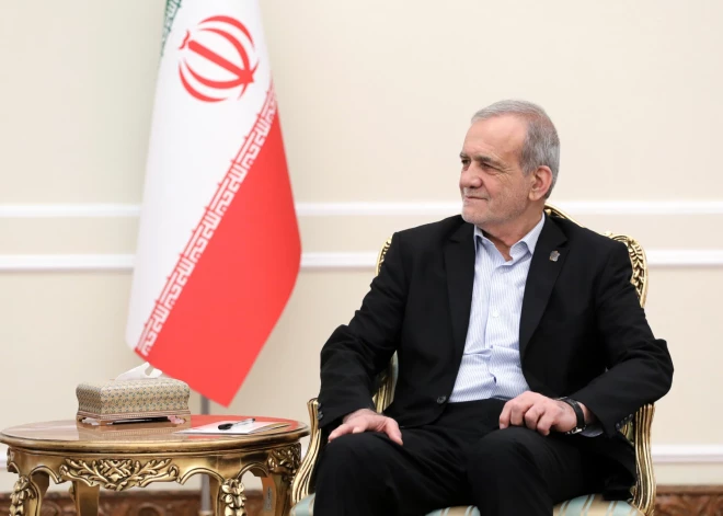 "Kurām interesēm patiesībā kalpo šis karš?" Irānas prezidents vēršas pie ASV tautas un apsūdz Vašingtonu kara noziegumos