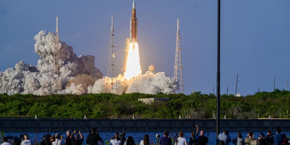April 1, 2026, Merritt Island, Florida, USA: A NASA Space Launch System (SLS) with the Orion spacecraft carrying the Artemis II astronauts lifts off from Launch Complex 39B (LC-39B) at NASA???s Kennedy Space Center, Florida, on Apr. 1, 2026, at 6:35 p.m. EDT. The Orion spacecraft is on its way to orbit the moon. (Credit Image: ? Jennifer Briggs/ZUMA Press Wire)

Pictured: gv,general view
Ref: BLU_S9911686 010426 NON-EXCLUSIVE
Picture by: Jennifer Briggs/ZUMA / SplashNews.com

Splash News and Pictures
USA: 310-525-5808 
UK: 020 8126 1009
eamteam@shutterstock.com

World Rights, No Netherlands Rights, No Hungary Rights, No Belgium Rights, No Sweden Rights, No Czech Republic Rights, No Slovenia Rights, No Peru Rights, No Japan Rights, No Portugal Rights, No Norway Rights, No United Kingdom Rights, No Taiwan Rights, No Mexico Rights, No China Rights, No Finland Rights, No France Rights, No Argentina Rights 
Vida Press