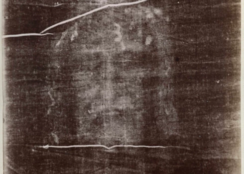 Turīnas līķauts, kopš tā atrašanas 1354. gadā, ir apvīts ar dažādiem mītiem un teorijām.