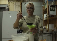 Šovā "Ģimene burkā" Vendija Karalkina apsver iespēju pieņemt darbā savu vīru