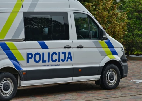 Sarp diviem savstarpēji pazīstamiem vīriešiem notikusi vārdu apmaiņa, kas pāraugusi vardarbībā.