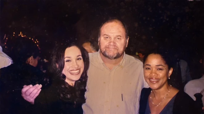 Megana Mārkla pirms daudziem gadiem ar abiem vecākiem – Tomasu Mārklu un Doriju Reglendu.