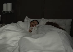 Pašmāju slavenībām ceļojumā Amerikā nākas nakti pavadīt vienā istabā - puiši vienā gultā, meitenes otrā