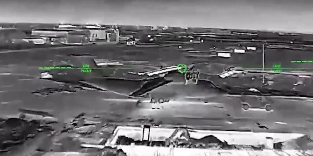 Ukrainas aizstāvju drons uzbrūk okupantu jūras patruļlidmašīnai AN-72P, kuras vērtība ir aptuveni 70 miljoni ASV dolāru. 