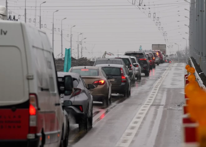 Pirms Lieldienu brīvdienām Rīgā veidojas pamatīgi sastrēgumi