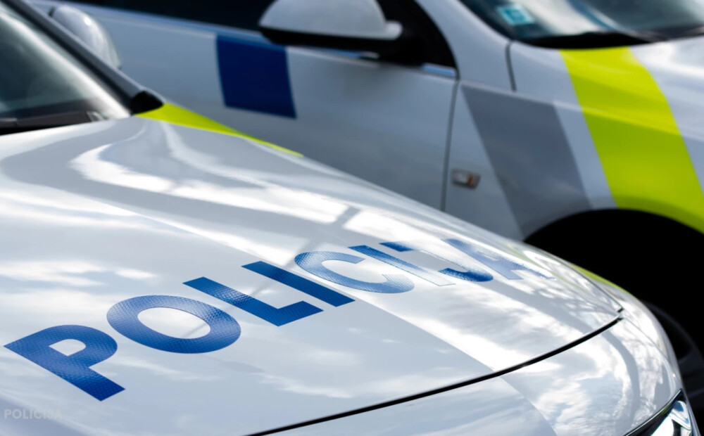 Policija aiztur vīrieti ratiņkrēslā, kuru tur aizdomās par cilvēka sašaušanu Ķengaragā