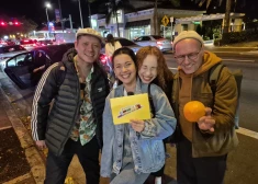 VIDEO: pašmāju slavenībām Amerikā jāknapinās un jādzer viens kokteilis uz trijiem