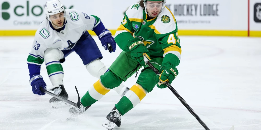 "Canucks" viesos ar 2:5 (2:1, 0:2, 0:2) piekāpās Minesotas "Wild", kas līdz ar uzvaru iekļuva Stenlija kausa izcīņā.