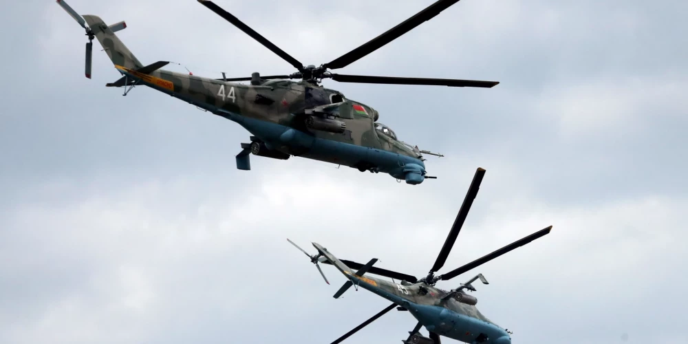 Baltkrievijas armijas kaujas helikopteri Mi-24.