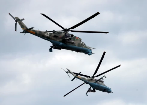 Baltkrievijas armijas kaujas helikopteri Mi-24.