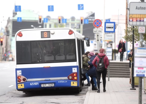 В Риге автобусы в ряде случаев приравняют к трамваям.