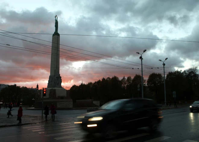 В Латвию идет сырая и холодная погода: местами дождь, мокрый снег и порывистый ветер
