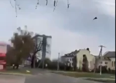 VIDEO: Krievija veic plašu uzbrukumu Kijivas apgabalam, iedzīvotāji nofilmē baisus kadrus