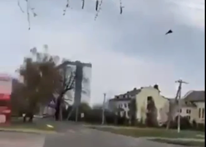 VIDEO: Krievija veic plašu uzbrukumu Kijivas apgabalam, iedzīvotāji nofilmē baisus kadrus