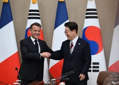 Emanuels Makrons un Li Džemjuns vienojas sadarboties, lai palīdzētu atvērt Hormuza šaurumu