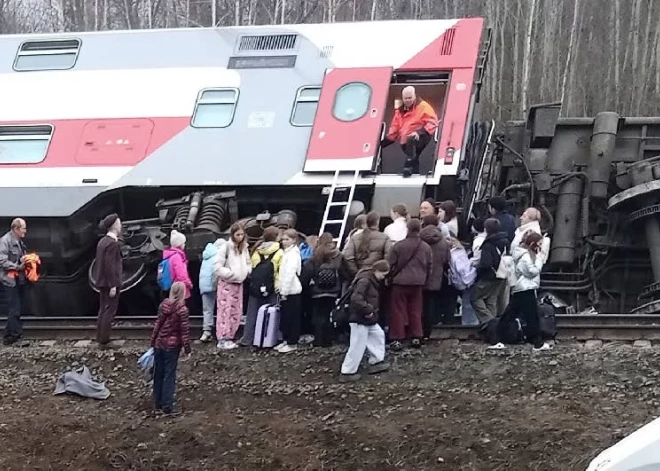 Vilciens Krievijā noskrien no sliedēm, 35 pasažieri ievainoti