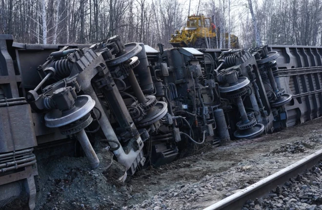 Vilcienā atradās 415 pasažieri, un vismaz 35 no viņiem guva vieglas vai vidēji smagas traumas, paziņoja reģiona gubernators Aleksejs Ruskičs.