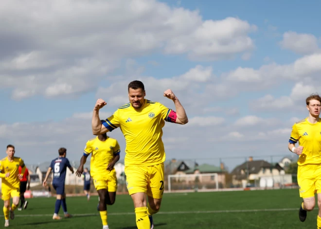 "Super Nova" pārspēj "Ogre United"