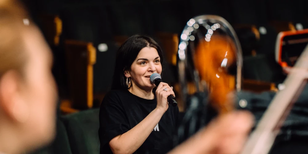 Koncertā uzstāsies daudzi Latvijā zināmi mūziķi, tostarp Liene Atvara.