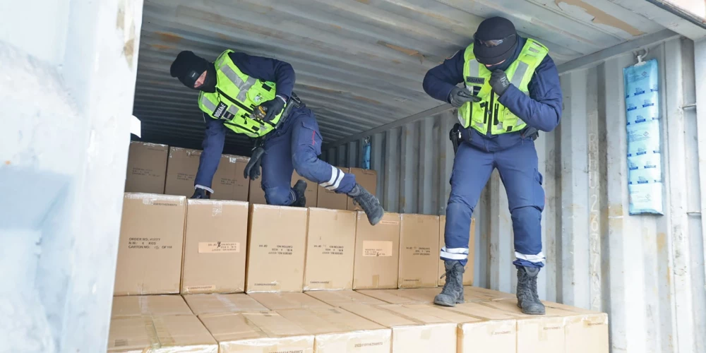 Narkotikas izkrautas nomātās noliktavās Kauņā, kur tās tika šķirotas un sagatavotas tālākai kontrabandai uz Rietumeiropas valstīm.