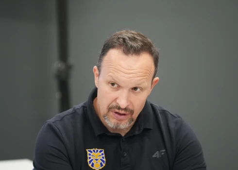 Latvijas U-18 jauniešu hokeja izlases galvenā trenera pienākumus arī šajā sezonā turpina pildīt Oļegs Sorokins.