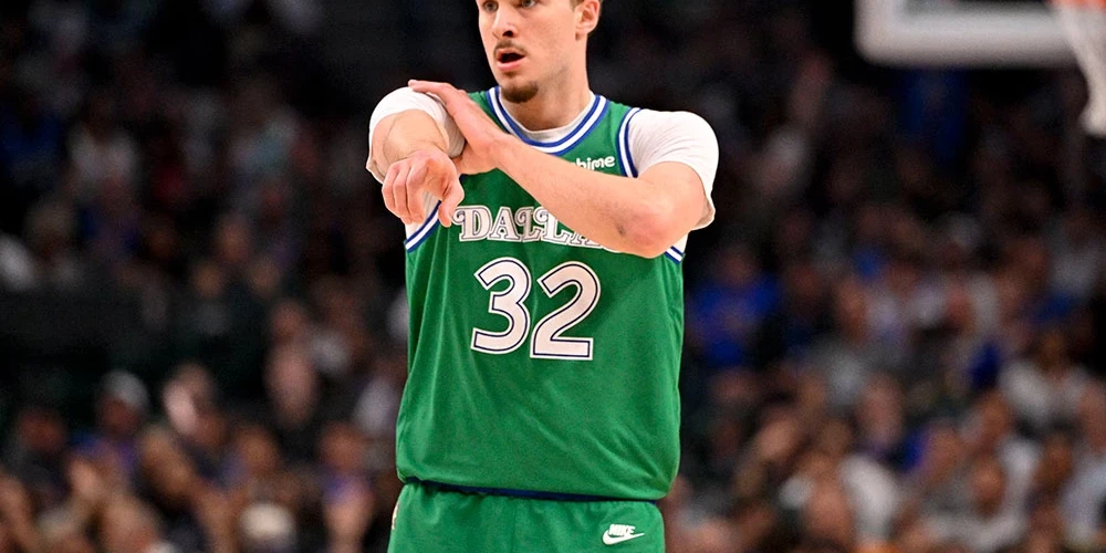  Flegs izcēlās ar 51 gūto punktu, kļūstot par jaunāko NBA spēlētāju, kuram vienā mačā izdevies gūt vismaz 50 punktus.