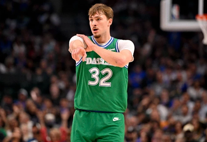 Flegs izcēlās ar 51 gūto punktu, kļūstot par jaunāko NBA spēlētāju, kuram vienā mačā izdevies gūt vismaz 50 punktus.