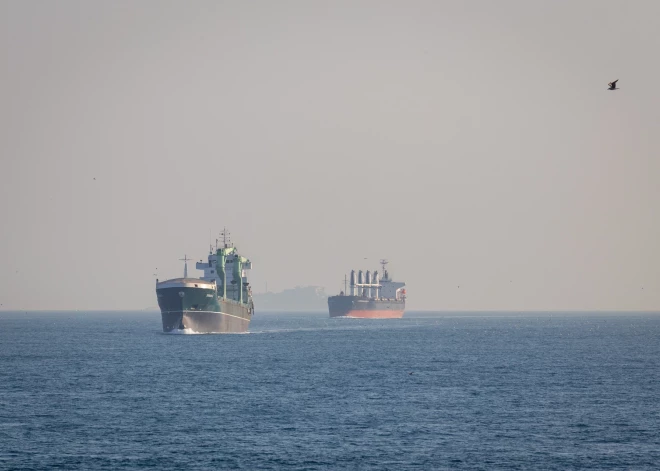 ASV izlūkdienesti uzskata, ka Irāna, visticamāk, tuvākajā laikā neatvērs Hormuza šaurumu kuģu satiksmei