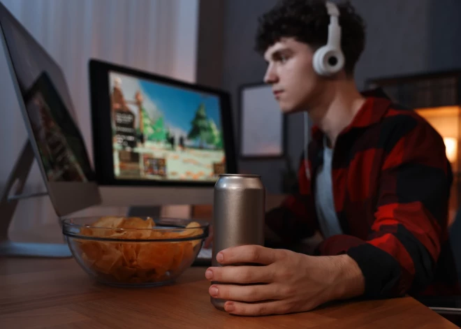 На Manabalss.lv начали сбор подписей за новый запрет для несовершеннолетних в Латвии