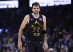 Dončiča gūtais savainojums var liegt viņam palīdzēt "Lakers" arī izslēgšanas cīņās